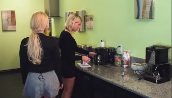 hd blonde lesbians